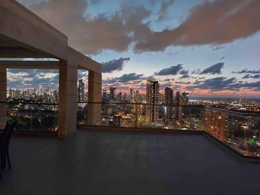 Beautiful Penthouse W/Amazing View, Prime Location Apartment Ramat Gan Exterior photo