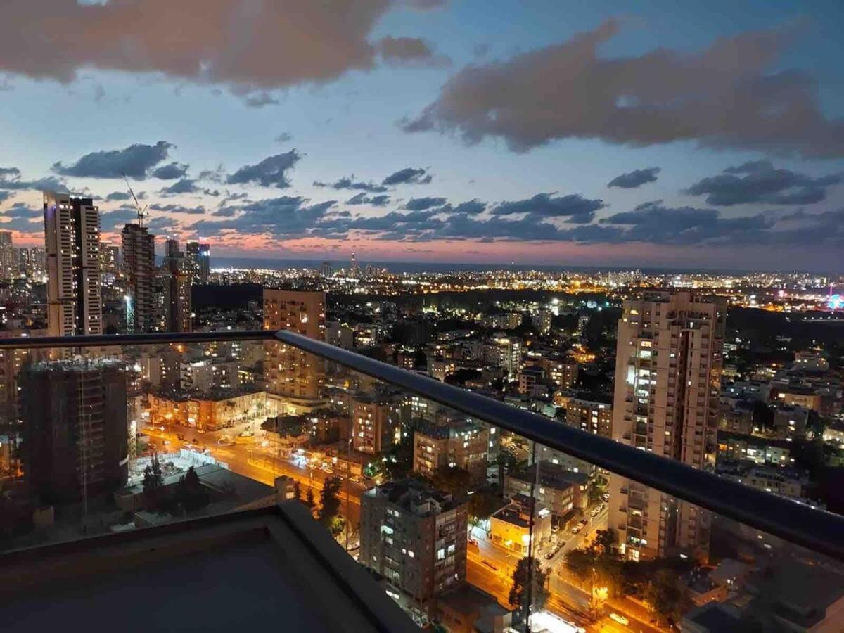 Beautiful Penthouse W/Amazing View, Prime Location Apartment Ramat Gan Exterior photo