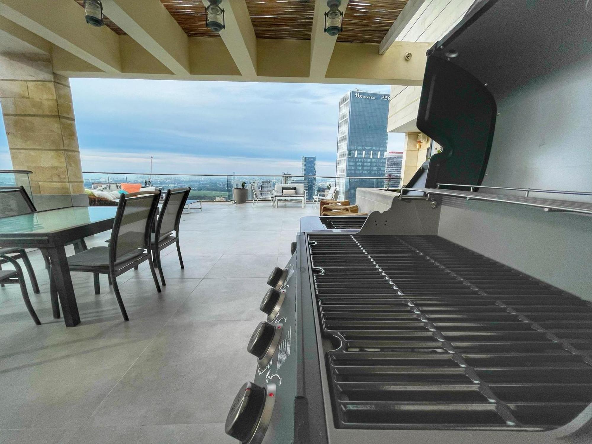 Beautiful Penthouse W/Amazing View, Prime Location Apartment Ramat Gan Exterior photo